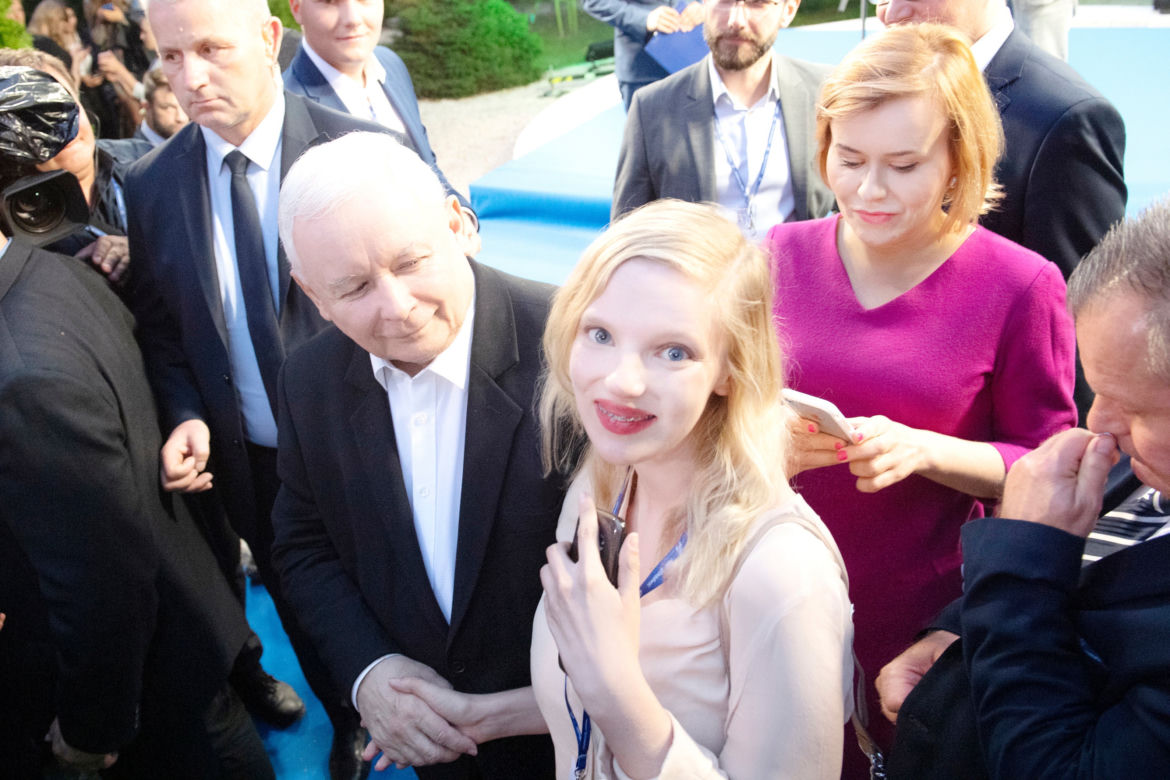 Politycy bratają się z ludem