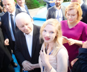 Politycy bratają się z ludem