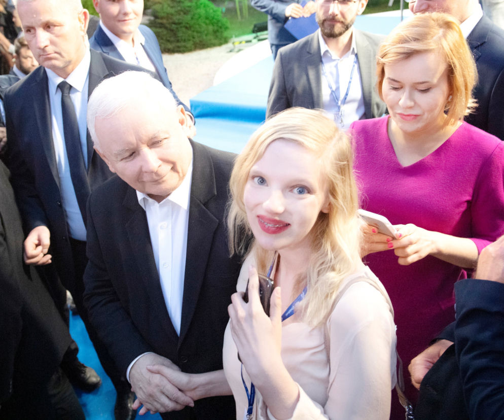 Politycy bratają się z ludem
