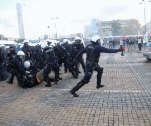 Protest antycovidowców i przedsiębiorców na Placu Defilad