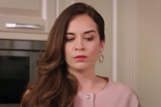 Panna młoda, odcinek 60: Cihan żąda, aby Beyza natychmiast opuściła jego rezydencję