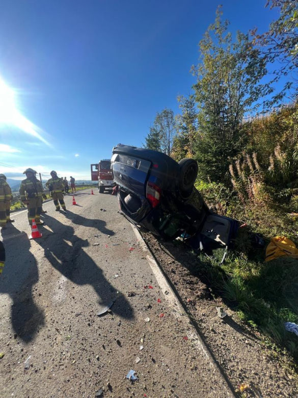 Szokujący wypadek w Małopolsce. Po dachowaniu kierowca uciekł. Miał 3,6 promila alkoholu w organizmie