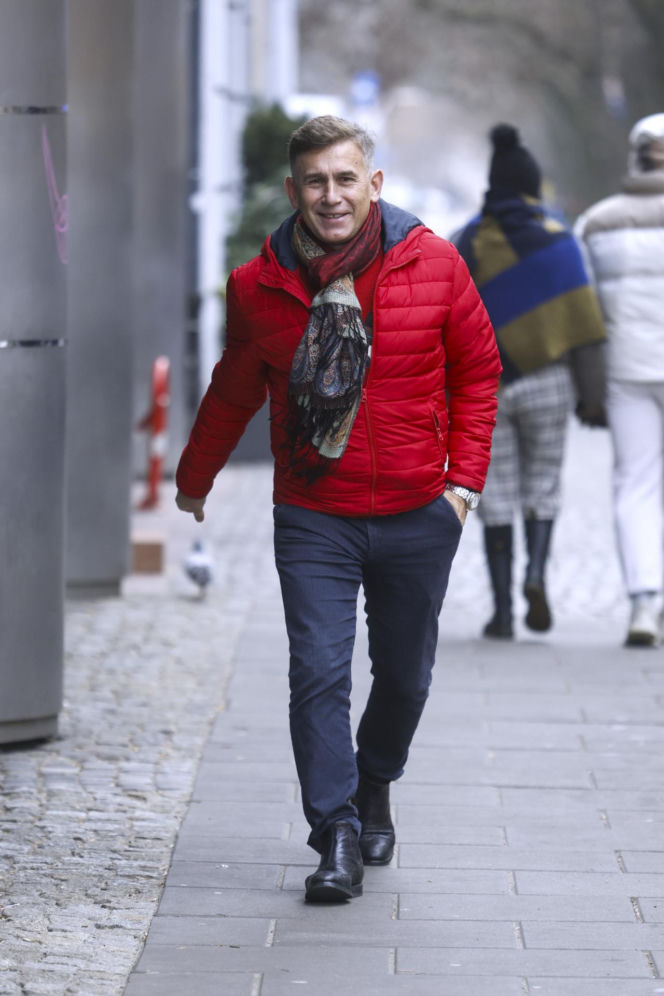 Sportowcy i aktorzy pod siedzibą TVN