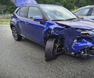 Wypadek na trasie S7. Policjanci z białobrzeskiej drogówki odkryli narkotyki