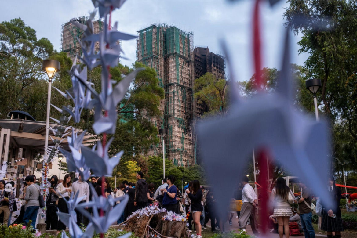 Hongkong/ Policja: zakończono przeszukiwanie pogorzeliska na osiedlu Tai Po; w pożarze zginęło 159 osób
