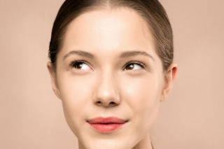 Naturalny blask zamiast rewolucyjnych efektów. Quiet beauty to nowy trend w salonach kosmetycznych