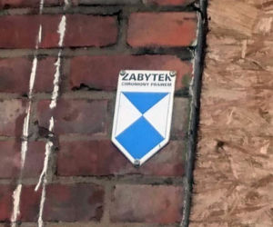 Złodzieje rozwalili zabytek na Pradze