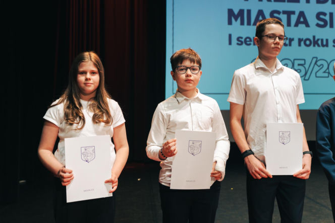 Najzdolniejsi uczniowie odebrali stypendia Prezydenta Miasta Siedlce