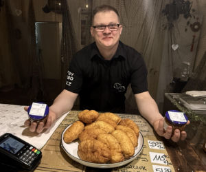 Pączek z paprykarzem kamieńskim