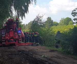 Ciężarówka wpadła do Kanału Żerańskiego