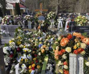 Rodzinna masakra w Kadłubie. Ojczym i prababcia 17-letniego mordercy spoczęli w osobnych grobach