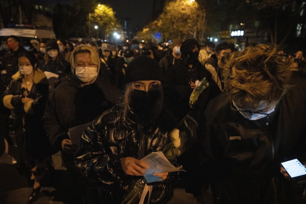 Wielkie demonstracje przeciwko restrykcjom covidowym! "Chcę swobodnie wychodzić, ale nie mogę"