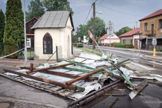 Nawałnica na Podkarpaciu zrywała dachy! Ewakuacja mieszkańców i pilny apel