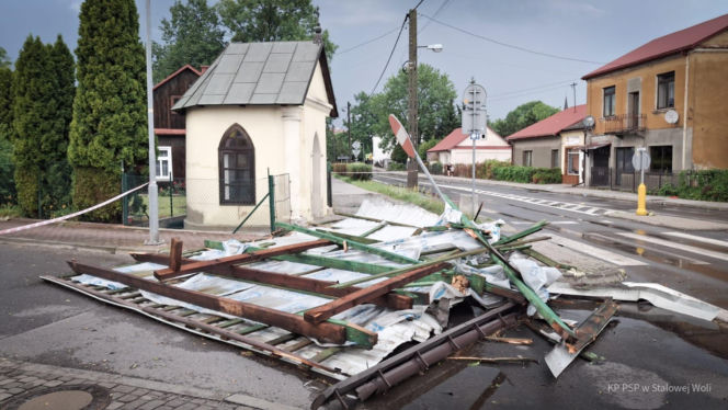 Nawałnica na Podkarpaciu zrywała dachy! Ewakuacja mieszkańców i pilny apel