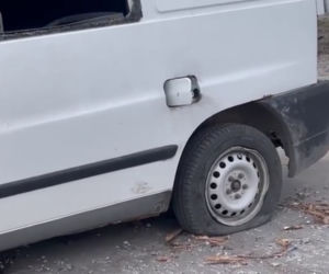 Mercedes z rejestracją z Łódzkiego dojechał do Mariupola. Auto ostrzelane