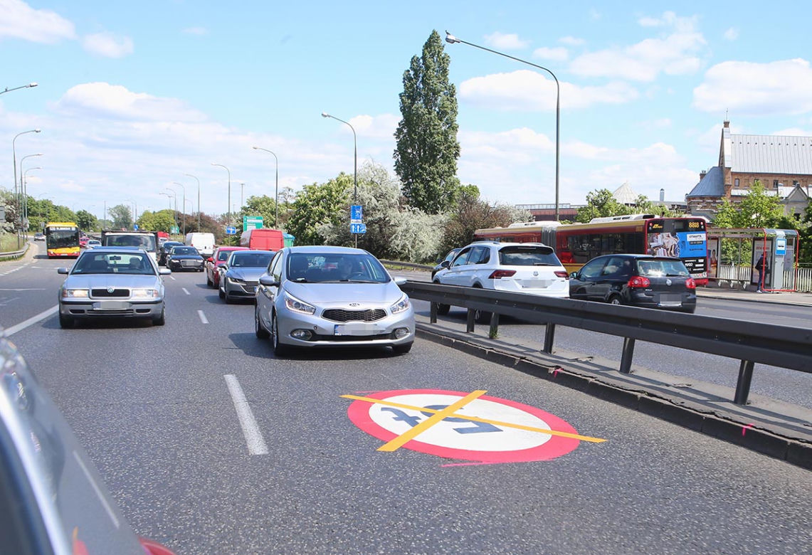 Przez fatalny stan wiaduktów, kierowcy muszą zwolnić do 40 km/h