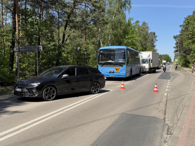 65-latka potrącona na pasach pod Legionowem. Kobieta trafiła do szpitala