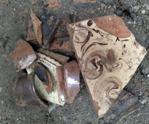 badania archeologiczne  na patio kamienicy przy ul Dworcowej 2  