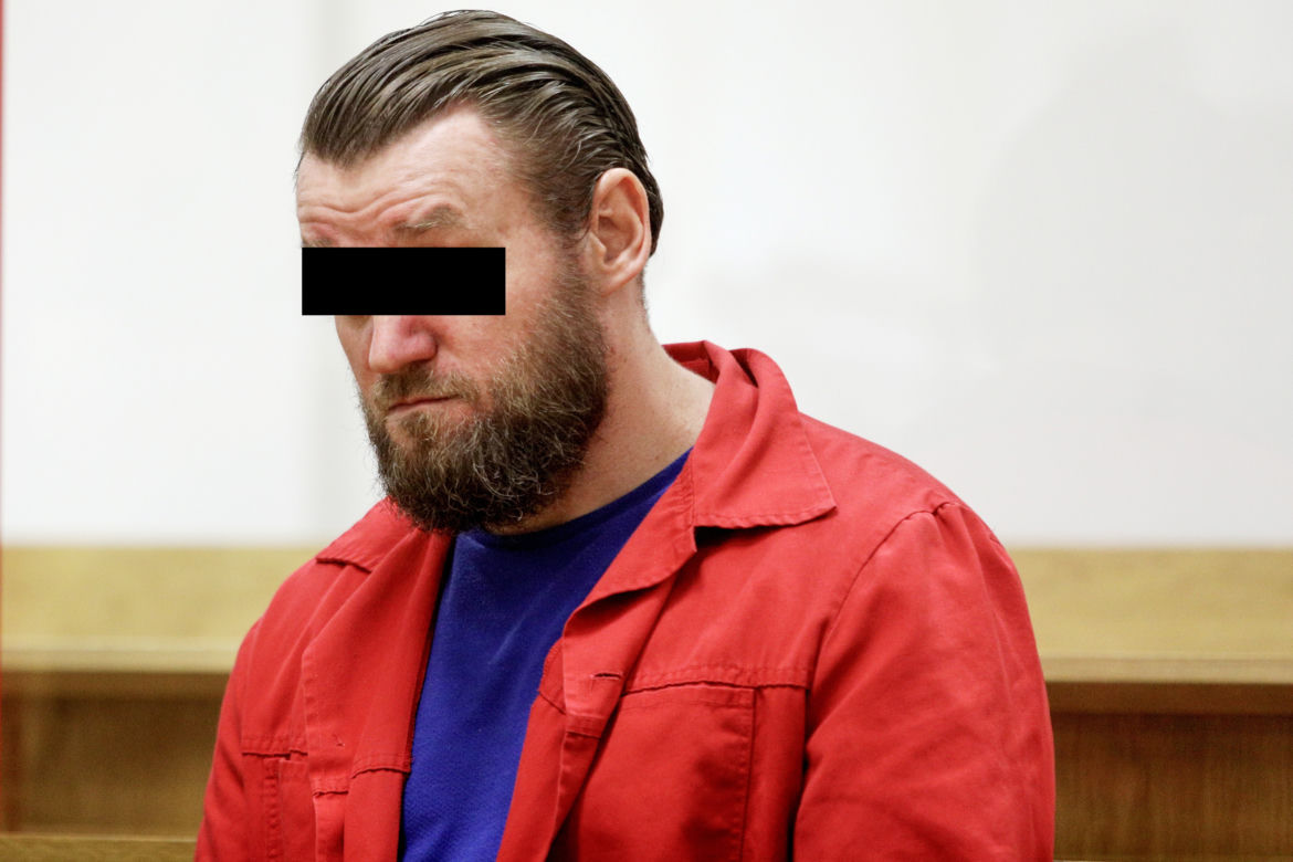 Przyznał się do zabójstwa policjanta. Radosław Ś. uśmiechał się podczas pierwszej rozprawy