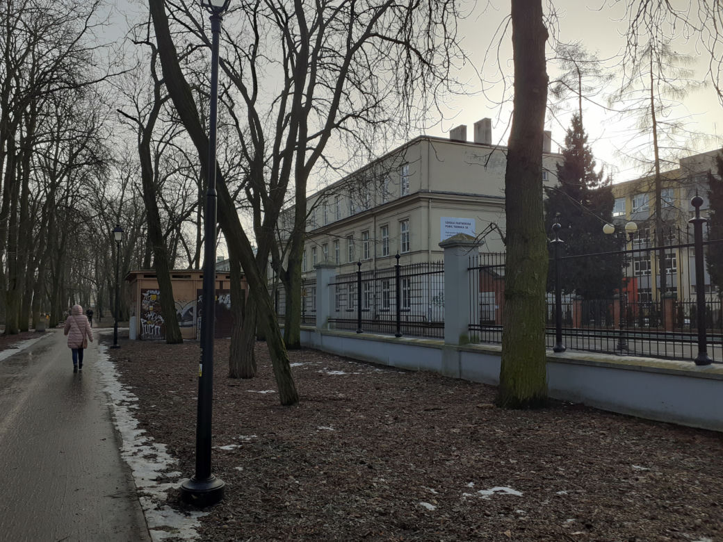 Siedleckie szkoły przy ul. Konarskiego i Prusa i ich okolica w lutym 2021 roku