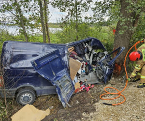 Czarna seria na drogach w powiecie jędrzejowskim. Dwa groźne wypadki w pół godziny, rozcinano karoserię