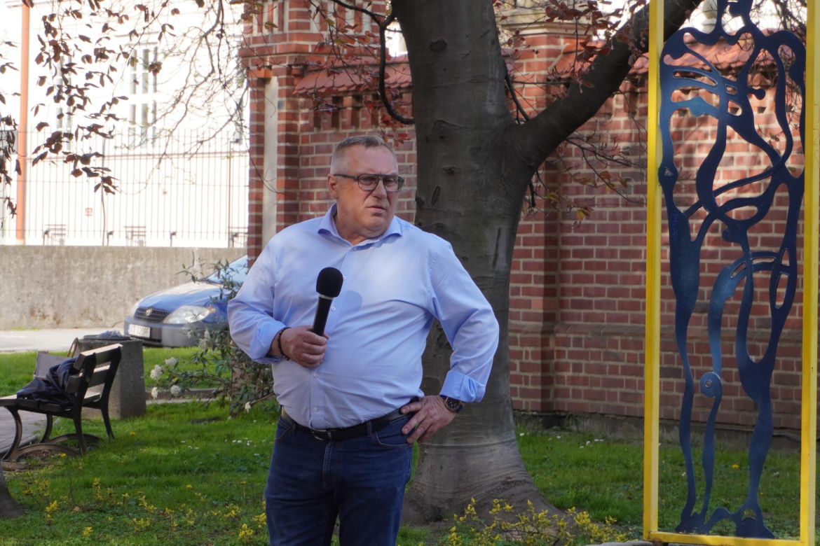 Henryk Łabędź spotkał się z mieszkańcami Tarnowa na skwerze Alicji i Jana Preiss