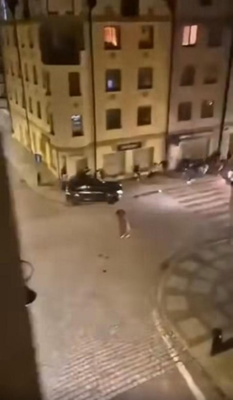 Głogów. Kierowca czarnego auta wjechał w tłum ludzi na chodniku. Policja zna właściciela samochodu [ZDJĘCIA].