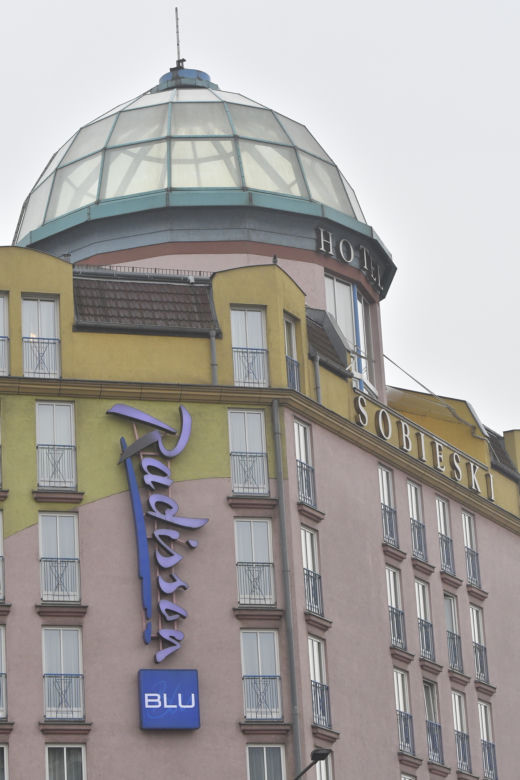 Awantura o hotel Sobieski! Chcą go pomalować na biało, konserwator zabytków protestuje