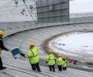 Stadion Śląski coraz bliżej ukończenia! Trwa montaż krzesełek