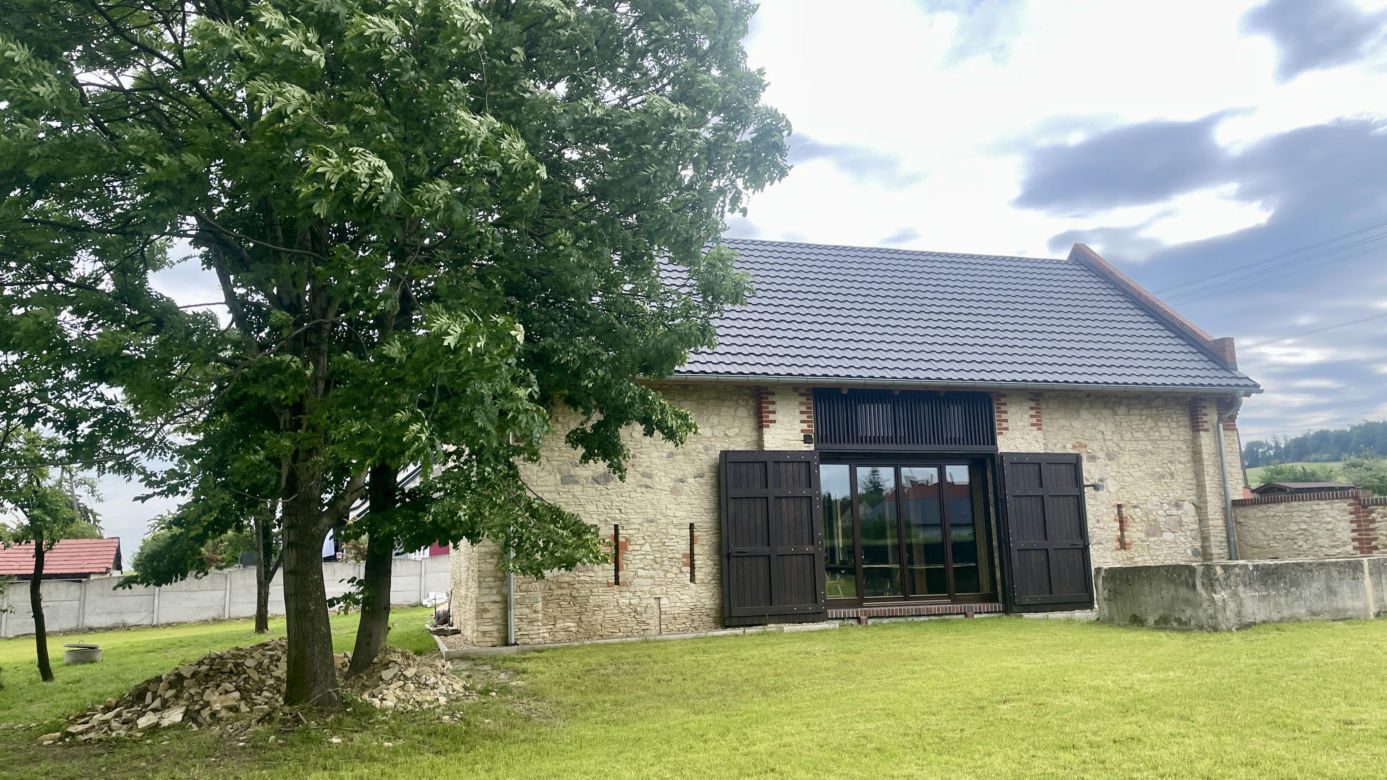 Przebudowa stodoły z wapienia w woj. opolskim. Dom