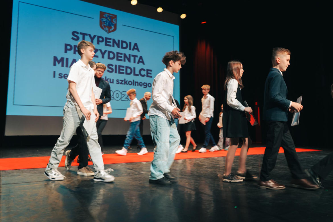 Najzdolniejsi uczniowie odebrali stypendia Prezydenta Miasta Siedlce