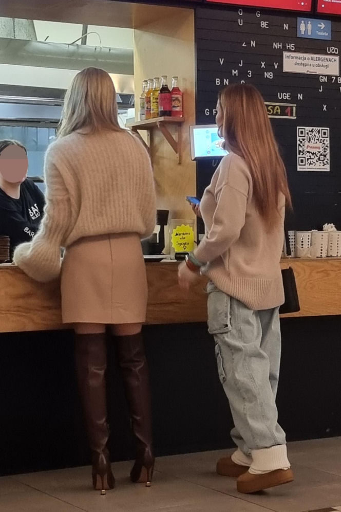 Joanna Krupa z siostrą Martą. Zjadły w mlecznym i poszły po patelnię