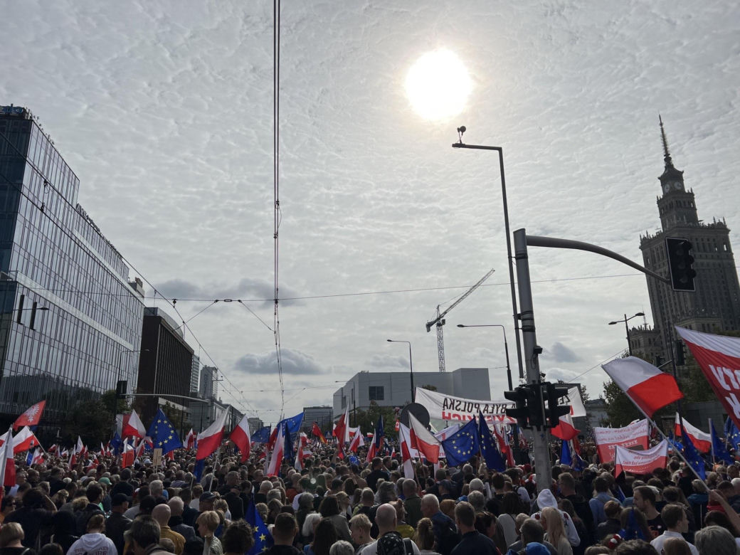 Ruszył Marsz Miliona Serc! Ogromne tłumy Polaków na ulicach Warszawy [ZDJĘCIA]