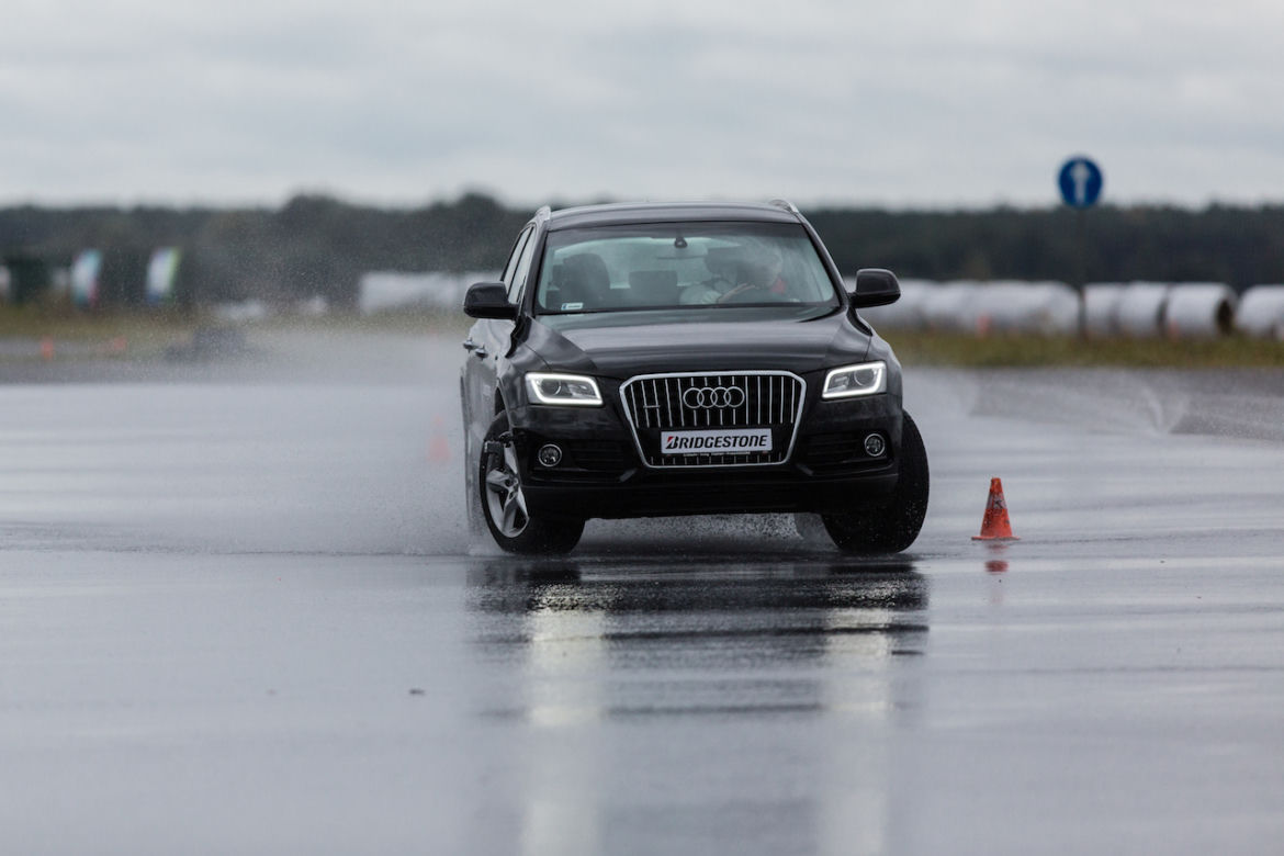 jazda po mokrej nawierzchni Audi Q5