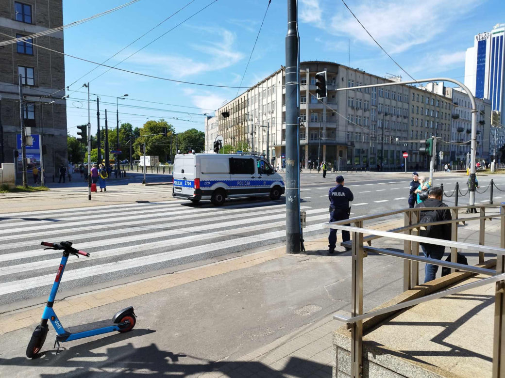 Zamknięte główne ulice w Warszawie. Co się dzieje? Lakoniczny komunikat WTP	