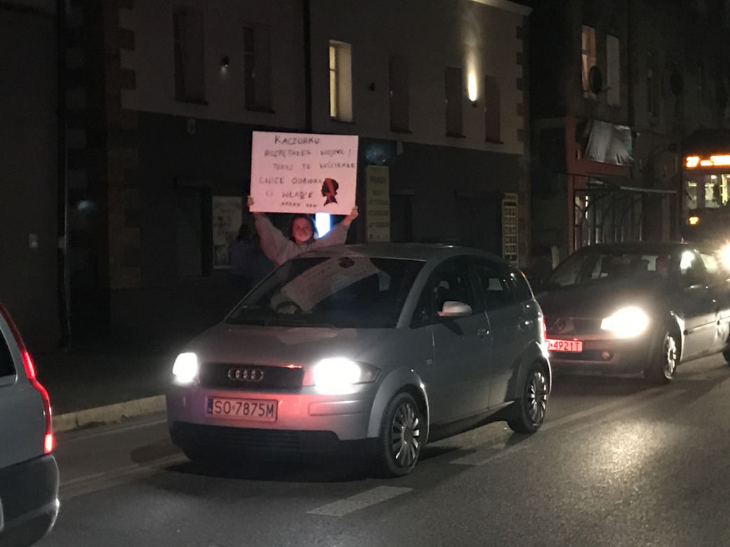 Strajk kobiet w Sosnowcu. Tłumy na ulicach! Wsparcie karetek, medyków i taksówkarzy