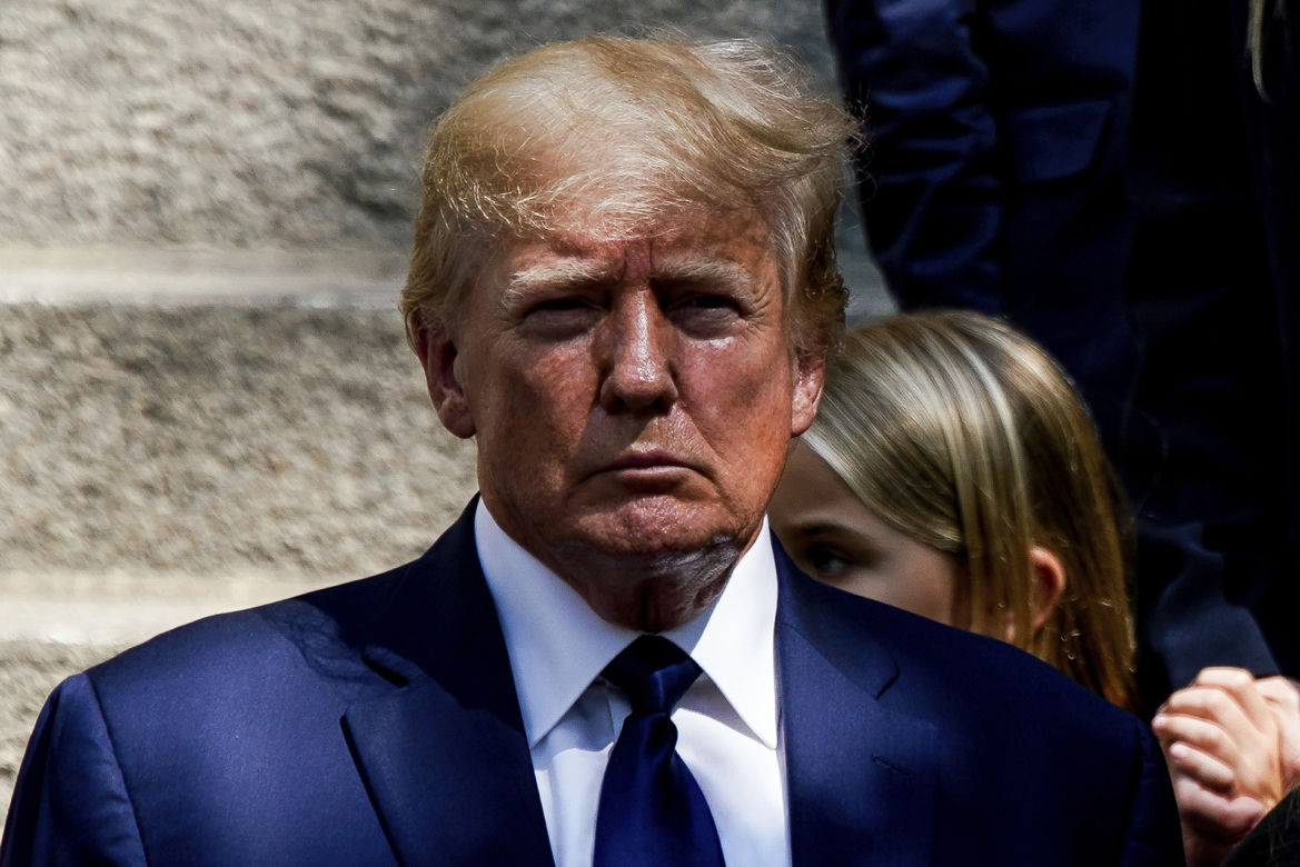 Ivana Trump pochowana na polu golfowy. To przekręt podatkowy Donalda Trumpa?