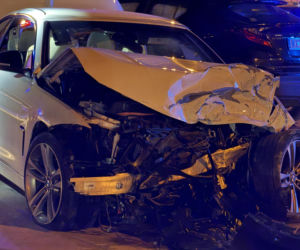 Dramatyczny wypadek na S8. BMW wylądowało na barierze