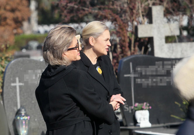Obchody 16. rocznicy katastrofy smoleńskiej. Powązki. Barbara Nowacka uczciła matkę w wyjątkowy sposób