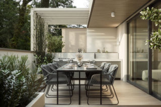 Optymalne usytuowanie tarasu względem stron świata. Nasłonecznienie, cień i funkcjonalność w planowaniu przestrzeni zewnętrznej