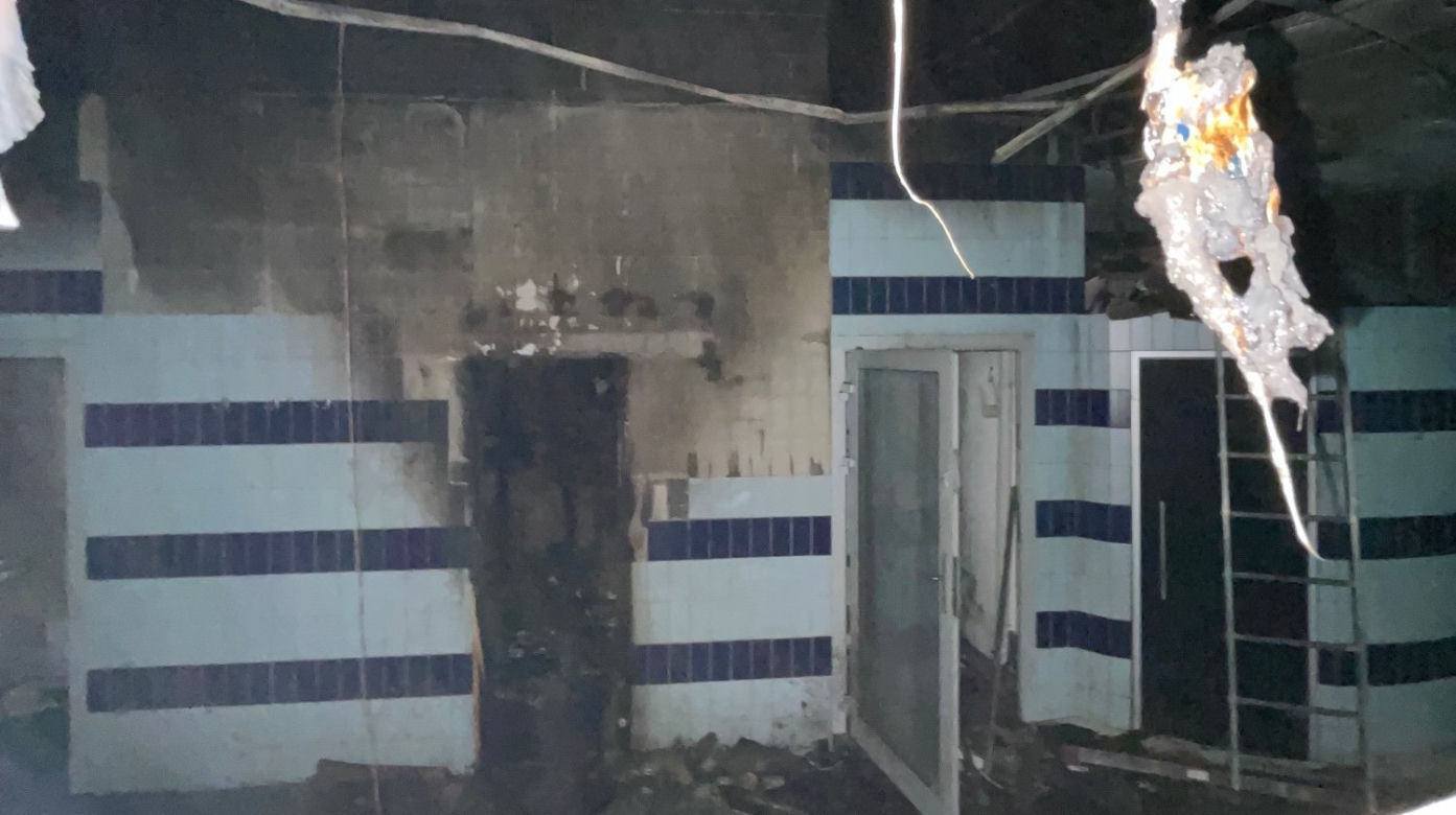 Zniszczenia po pożarze w Aqua Spa Kabaty
