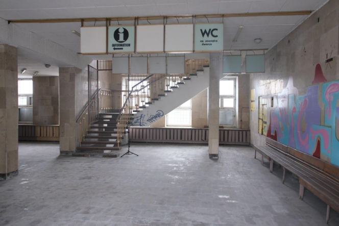 Koniec z ruiną w centrum miasta. Historyczny dworzec w Ostrowcu zyska drugie życie