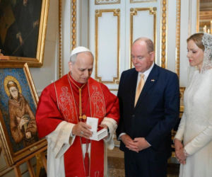 Co podarował Leon XIV dla księcia Monako?