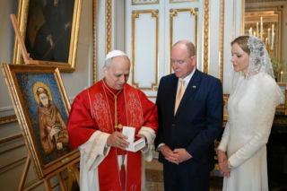 Co podarował Leon XIV dla księcia Monako?