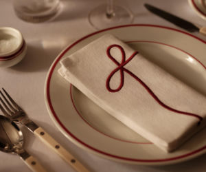 Chcesz eleganckich świąt? Postaw na bordo