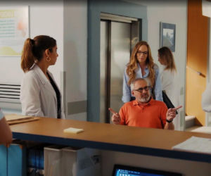 M jak miłość odc. 1900. Olek (Maurycy Popiel), Adam Werner (Jacek Kopczyński), Sylwia (Hanna Turnau), Aneta (Ilona Janyst)