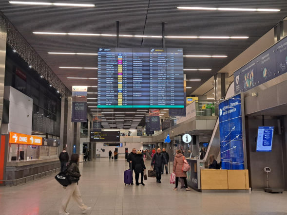 Cięcia na popularnym polskim lotnisku. Znana linia zawiesza hitowe trasy