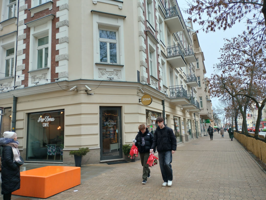 W Lublinie przed stoiskami z kwiatami długie kolejki. Sprawdziliśmy, jakie są ceny