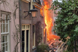 Dwa wybuchy i wielki pożar w centrum Utrechtu. Co najmniej jedna osoba ranna