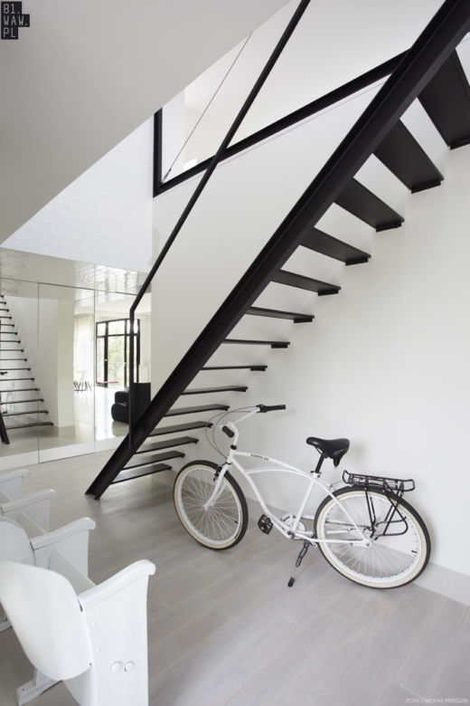 Czarno-białe wnętrze apartamentu